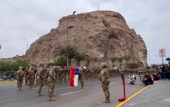 Cien Águilas participa de Juramento a la Bandera en Arica